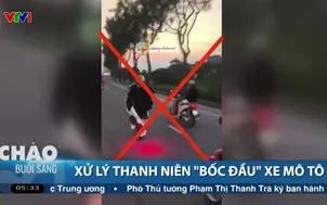 Xử lý người nước ngoài “bốc đầu” xe máy trên đường phố Đà Nẵng