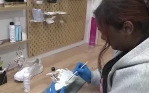 Hồi sinh giày cũ - Xu hướng xanh tại Paris