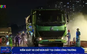 Kiểm soát xe chở bùn đất tại chân công trường