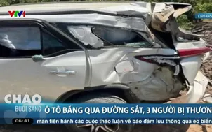 Lâm Đồng: Ô tô băng qua đường sắt, 3 người bị thương