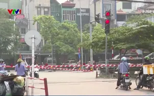 Xử lý nghiêm hành vi vượt rào chắn đường sắt