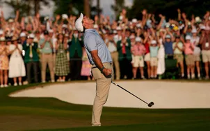 Rory McIlroy đi vào "ngôi đền huyền thoại" với chức vô địch The Masters lần thứ hai liên tiếp