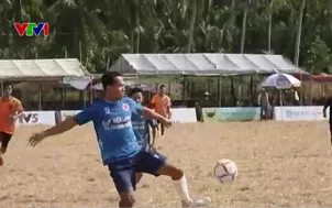 Nông dân thành cầu thủ bóng đá