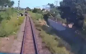 Tai nạn từ lối đi tự mở qua đường sắt