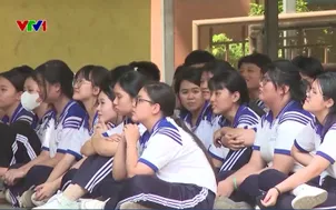 Đẩy mạnh phân cấp gỡ khó thiếu giáo viên