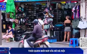 Thói quen mới nơi vỉa hè Hà Nội