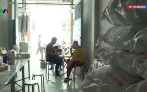 Triệt phá cơ sở sản xuất mì chứa hàn the, thủy tinh lỏng