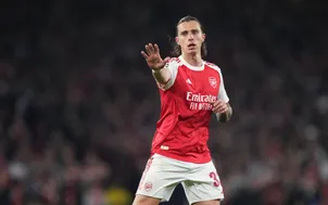 Vì sao Arsenal thoát penalty gây tranh cãi trước Atletico?