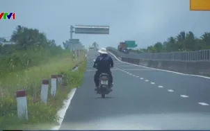 Hiểm họa xe máy đi vào tuyến lộ Tẻ - Rạch Sỏi