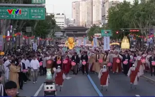 Robot nhà sư tại lễ hội đèn lồng Hàn Quốc