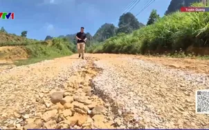 Tuyến đường liên xã xuống cấp nghiêm trọng