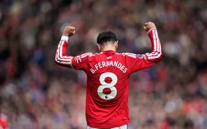 Bruno Fernandes chạm cột mốc lịch sử, MU thắng nghẹt thở tại Old Trafford