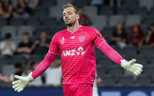 Cầu thủ tạm hoãn đám cưới vì World Cup