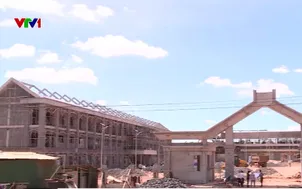 Quyết tâm hoàn thành trường nội trú liên cấp trước khai giảng