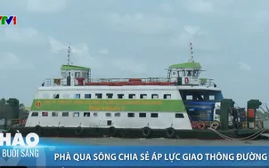 Phà qua sông chia sẻ áp lực giao thông đường bộ