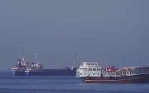Mỹ - Iran giằng co quyền kiểm soát Hormuz