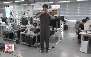 Robot giúp mặc quần áo
