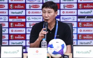 HLV Kim Sang Sik: Cầu thủ nhập tịch giúp bóng đá Việt Nam phát triển