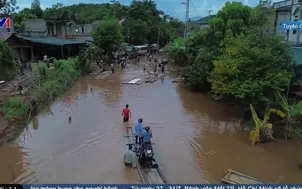 Khổ vì ngập úng kéo dài trên Quốc lộ 279