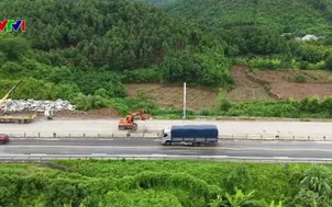 Hạ thấp rào chắn công trường thi công mở rộng cao tốc