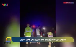 Di dời khẩn cấp người dân ra khỏi khu vực sạt lở