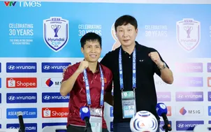HLV Kim Sang-sik: "Tôi đã ném chiếc áo trắng đi"