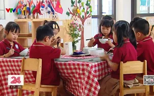 Camera AI giám sát bếp ăn trường học