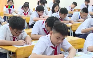 Học sinh đầu và cuối cấp ở TP. Hồ Chí Minh tựu trường sớm