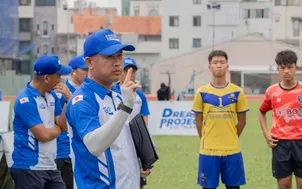 HLV Đinh Hồng Vinh "đãi cát tìm vàng", chọn tài năng trẻ không chuyên tập huấn ở J-League