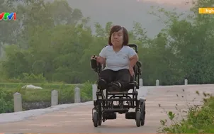 Từ vượt lên chính mình đến nâng đỡ cộng đồng