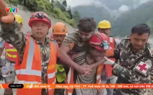 10 ngày mắc kẹt trong lũ quét tại Nepal