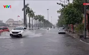 Mưa lớn gây ngập sâu nhiều khu dân cư