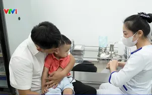Lần đầu tiên Việt Nam triển khai tiêm vắc xin phòng tay chân miệng