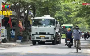 Xe tải trọng lớn ngang nhiên đi vào đường cấm