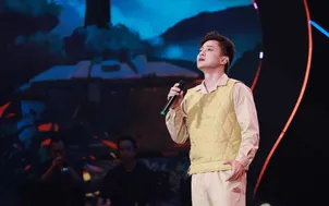 Nguyễn Xuân Dũng khoe nốt cao với liên khúc 'Áo mùa đông - Hướng về Hà Nội'