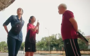 Đội bóng nữ làng Xuân - Tập 11: Minh xin cơ hội cuối, Đào chết lặng khi biết Lưu "gù" nhận tiền để chăm sóc mình