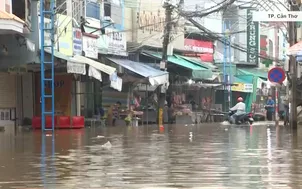 Tiểu thương gặp khó vì triều cường