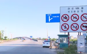Những bất cập khi thiếu rào chắn, chốt trực trên lối vào cao tốc