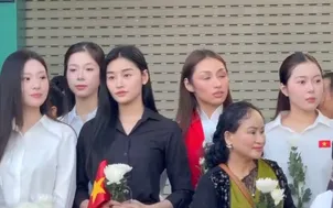 Văn nghệ sĩ tiễn đưa các liệt sĩ ở công viên Lê Thị Riêng