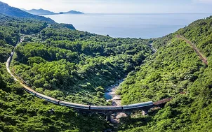 Tuyến tàu Huế - Đà Nẵng vào top 10 chuyến tàu đẹp nhất thế giới