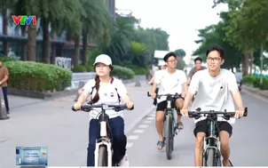 Phong trào thuê xe đạp quanh Hồ Tây của giới trẻ