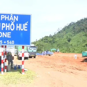 Đẩy nhanh tiến độ mở rộng tuyến cao tốc La Sơn - Hòa Liên