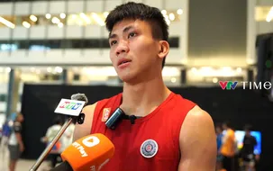 Nguyễn Văn Chưởng rưng rưng dành tặng HCV cho gia đình