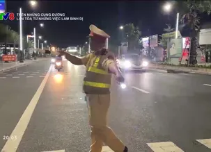 Trên những cung đường: 	Lan tỏa từ những việc làm bình dị