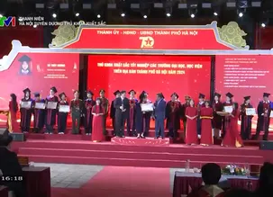Thanh niên: Hà Nội tuyên dương thủ khoa xuất sắc