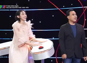 Vì bạn xứng đáng: 	Hoa hậu Nguyễn Thúc Thùy Tiên