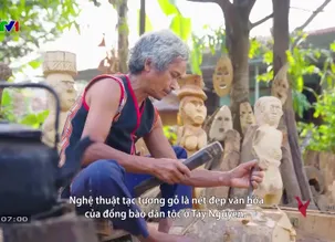 V - Việt Nam: Tượng gỗ Tây Nguyên