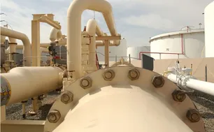 Giá dầu Mỹ giảm xuống dưới 100 USD/thùng