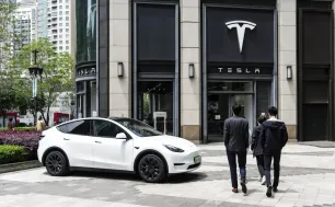 Tesla tiến gần tới việc triển khai xe tự lái hoàn toàn tại Trung Quốc