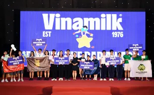 Nhà vô địch ROBOTACON WRO 2024 nhận giải thưởng “Raising The Bar” của Vinamilk cho dự án Robot vì môi trường